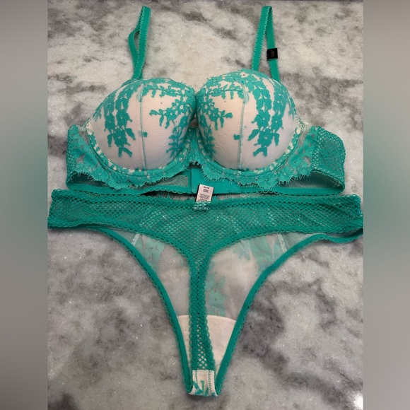 Victoria's Secret Lace with Crystals Bra 38B Brand New - Picture 4 of 5